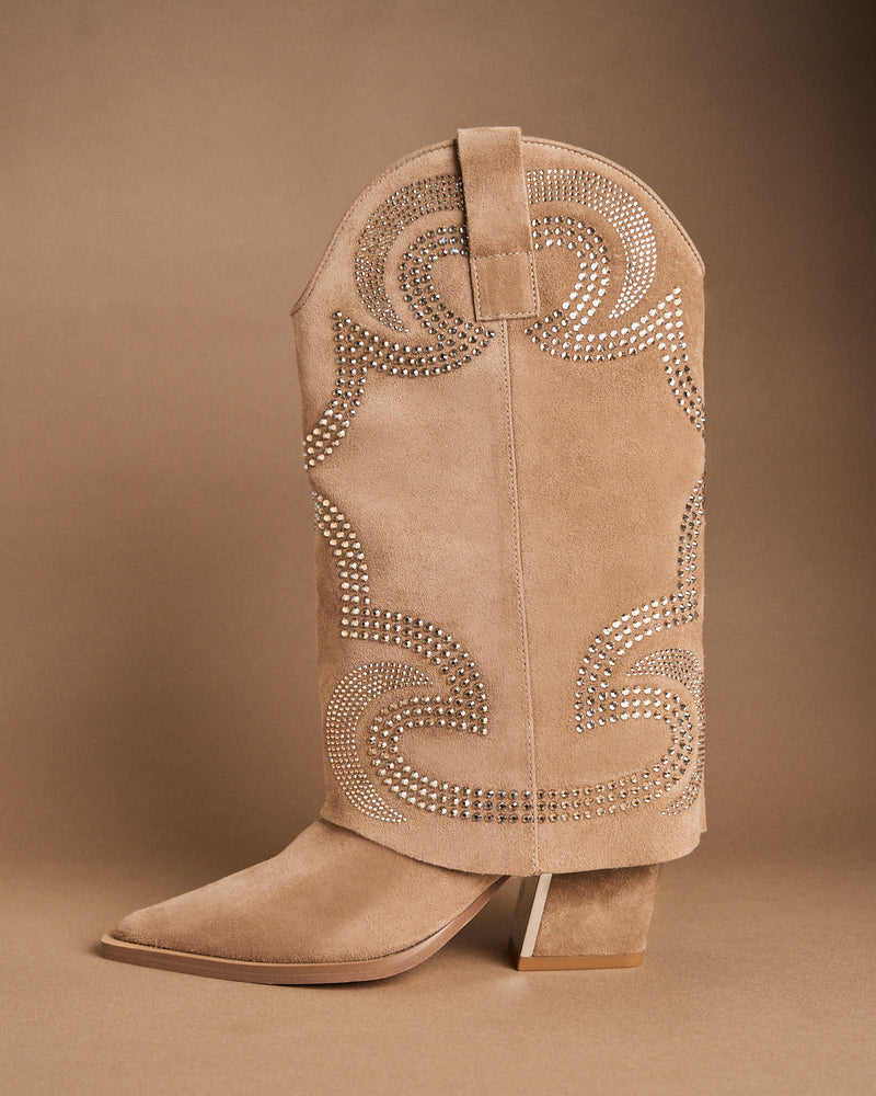 BOTA DE COWBOY EM CAMURÇA COM DETALHES EM CRISTAL