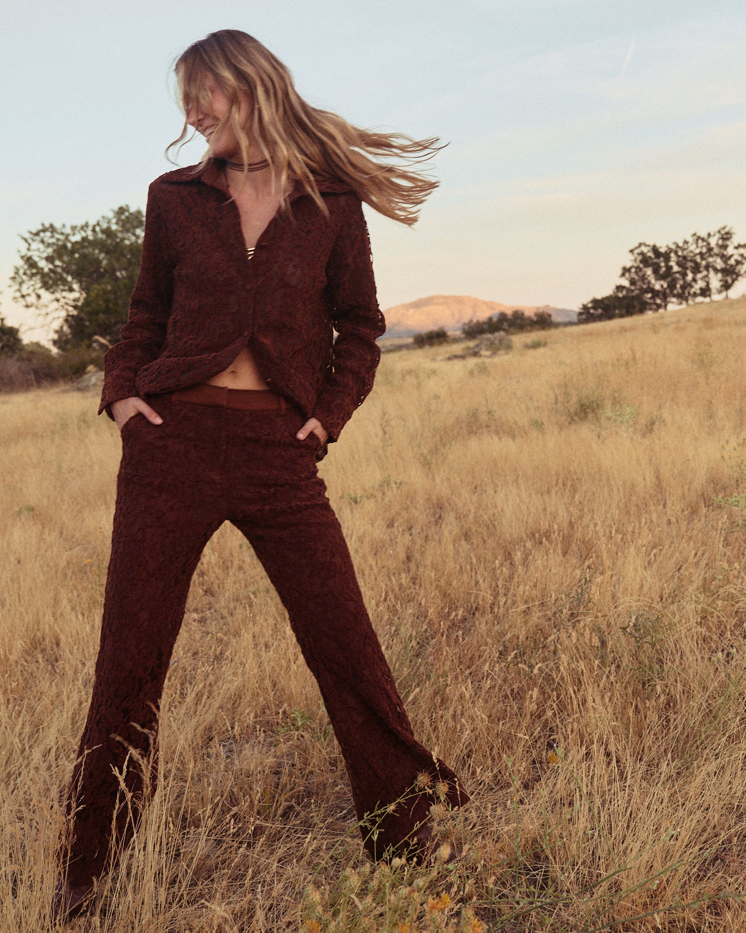 PANTALÓN FLARE ENCAJES