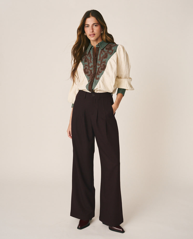 PANTALÓN ANCHO CON PINZAS