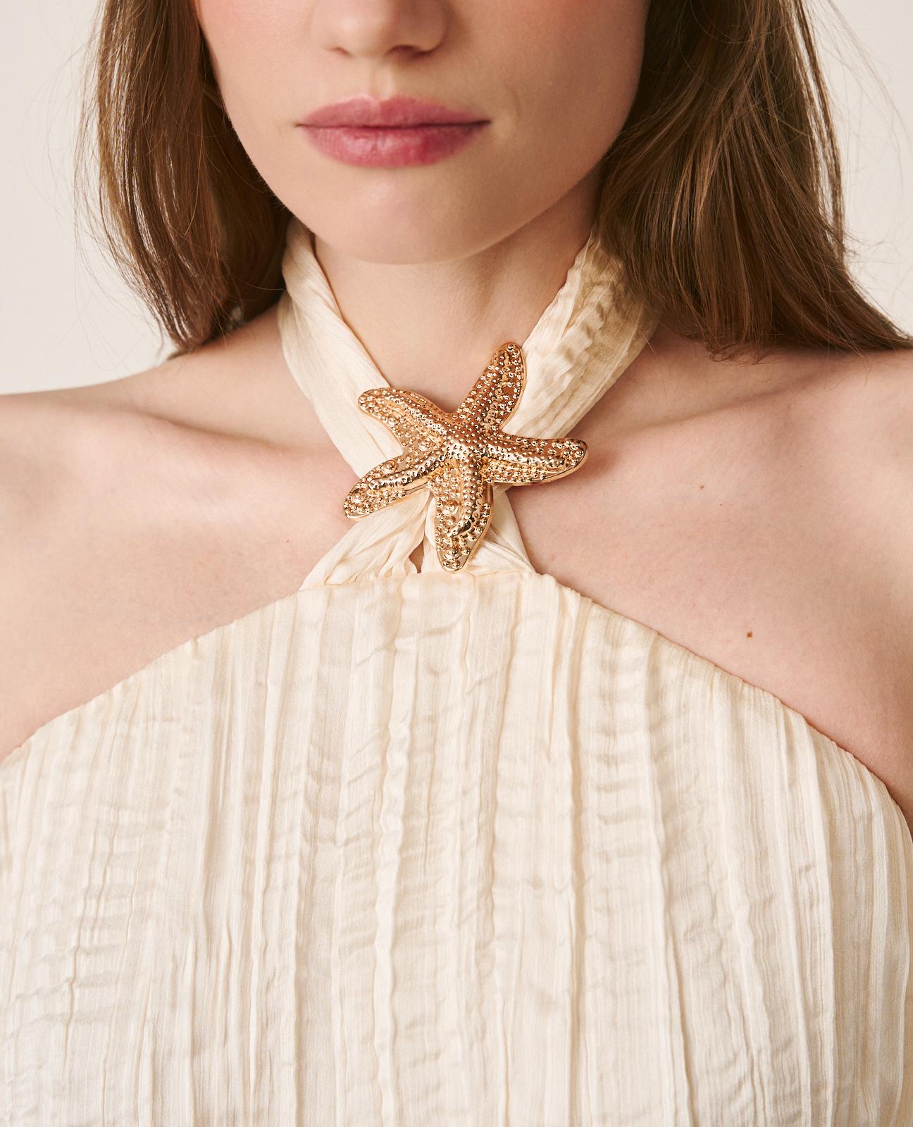 BLUSA BROCHE METÁLICO