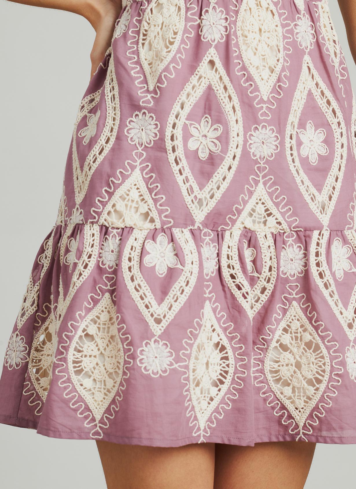 VESTIDO CORTO BORDADOS