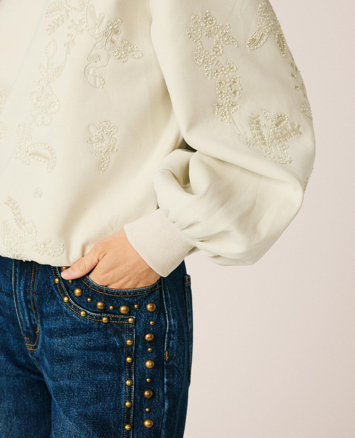 SUDADERA BORDADOS FLORALES