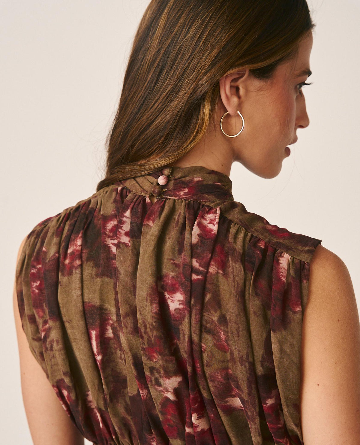 BLUSA SIN MANGAS ESTAMPADA