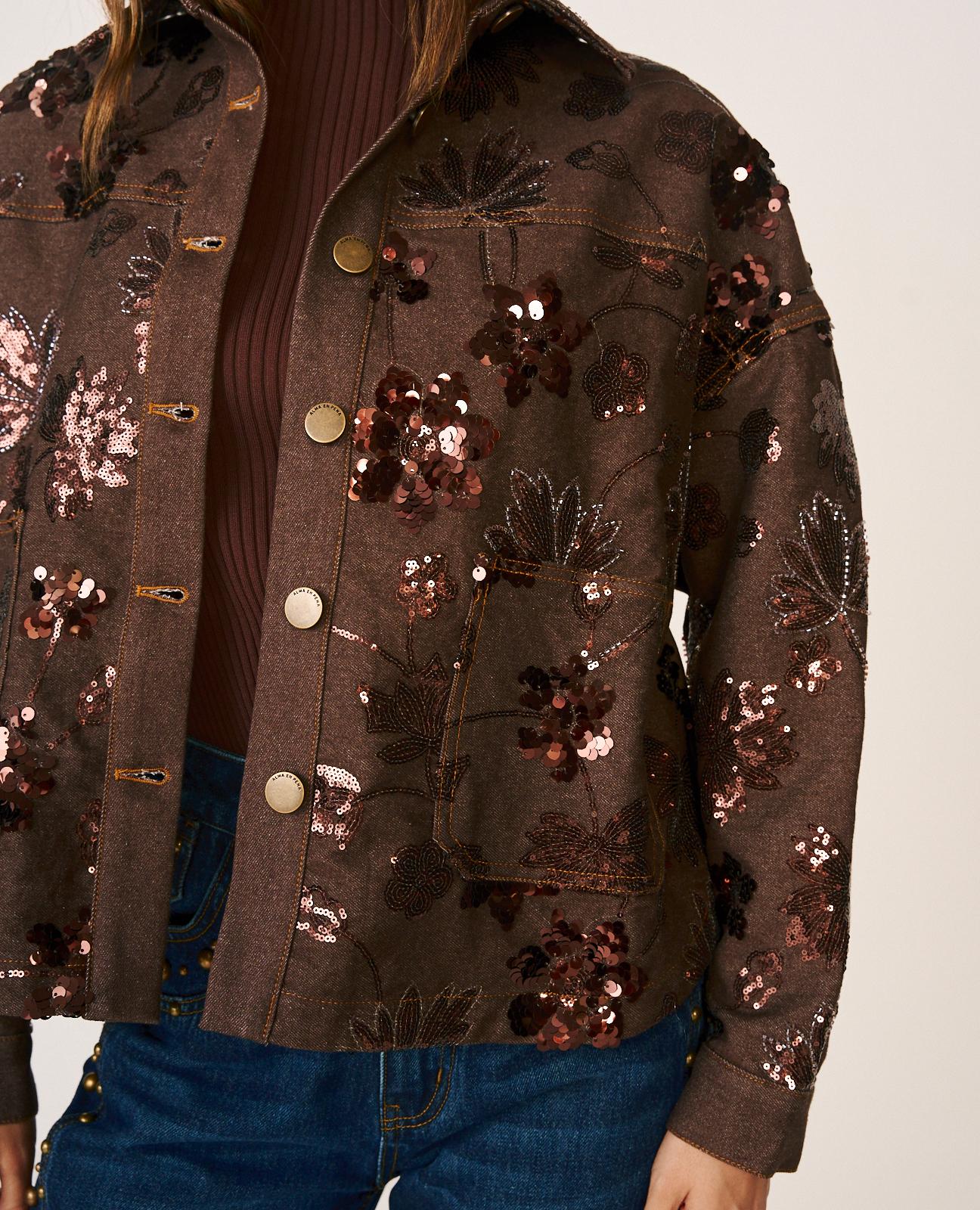 CHAQUETA SARGA BORDADOS FLORALES