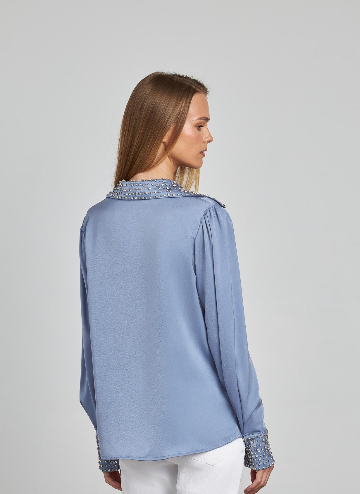 HEMD MIT SATINEFFEKT UND STRASSSTEINEN