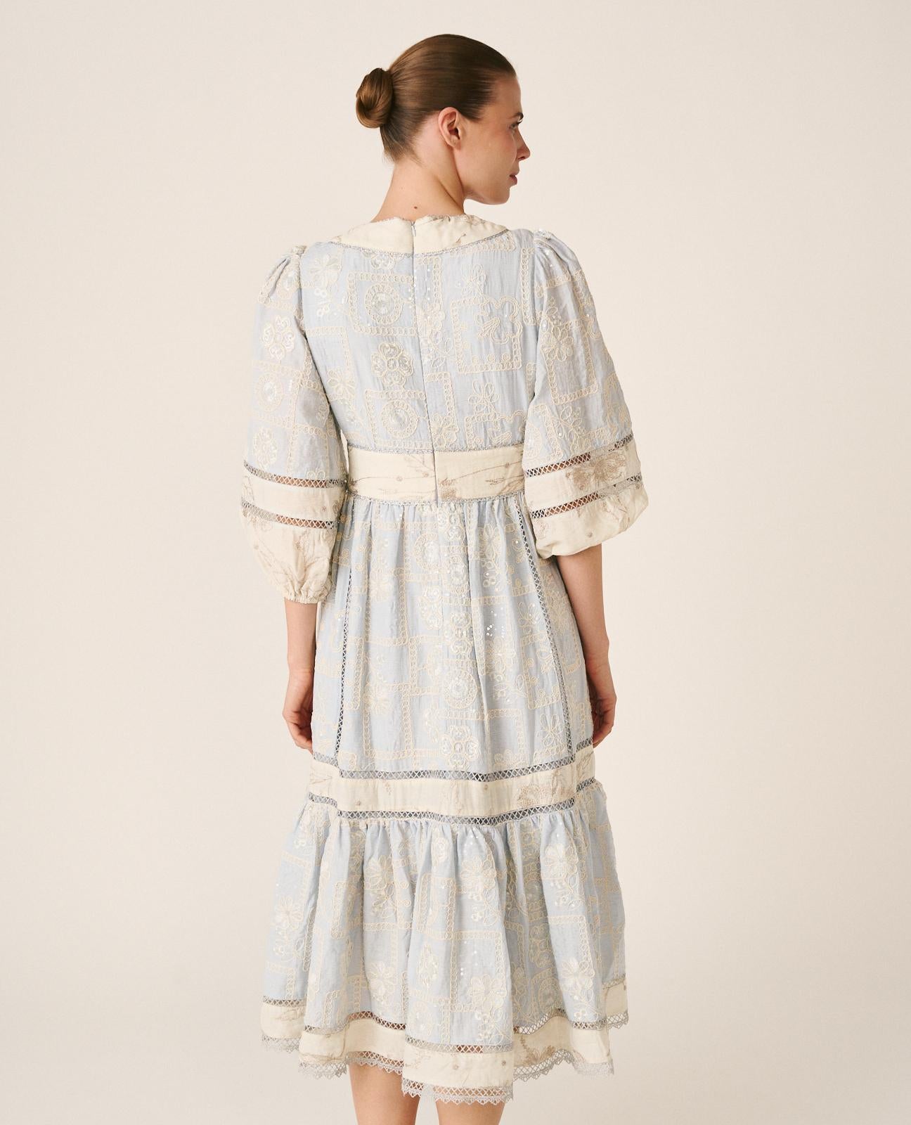 VESTIDO MIDI BORDADO GEOMÉTRICO
