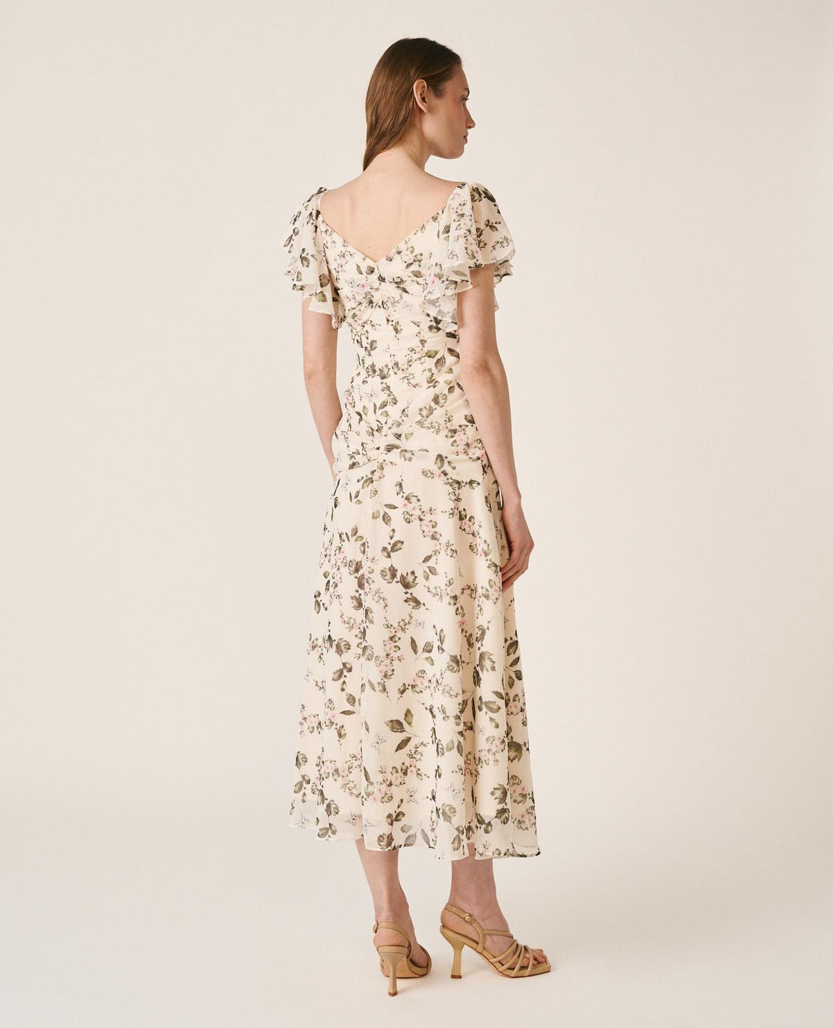 VESTIDO COM MANGAS LONGAS