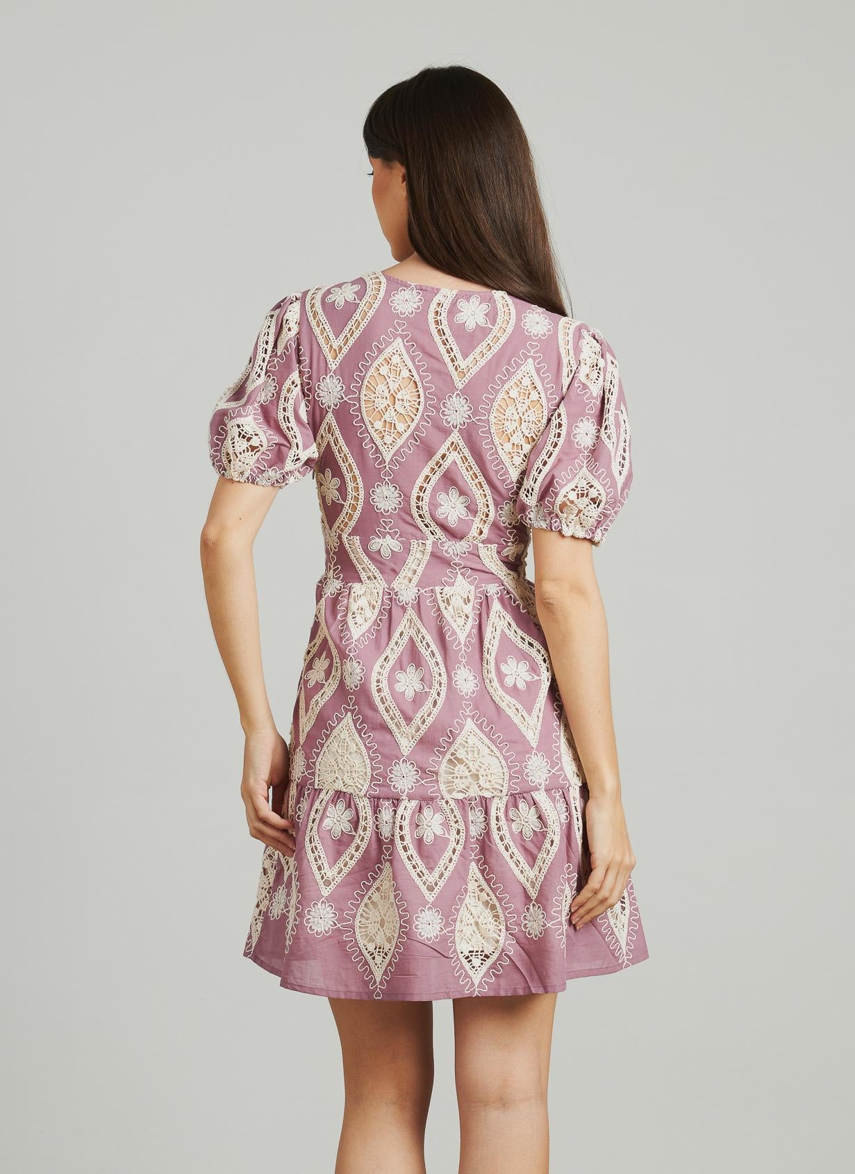 VESTIDO CORTO BORDADOS