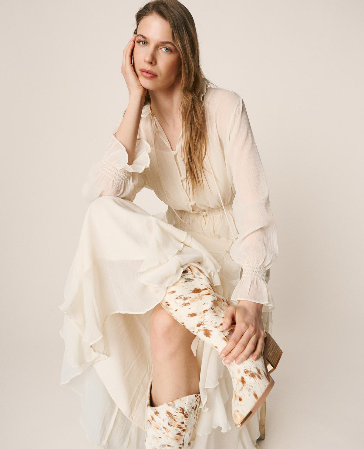 LONG-SLEEVED BLOUSE