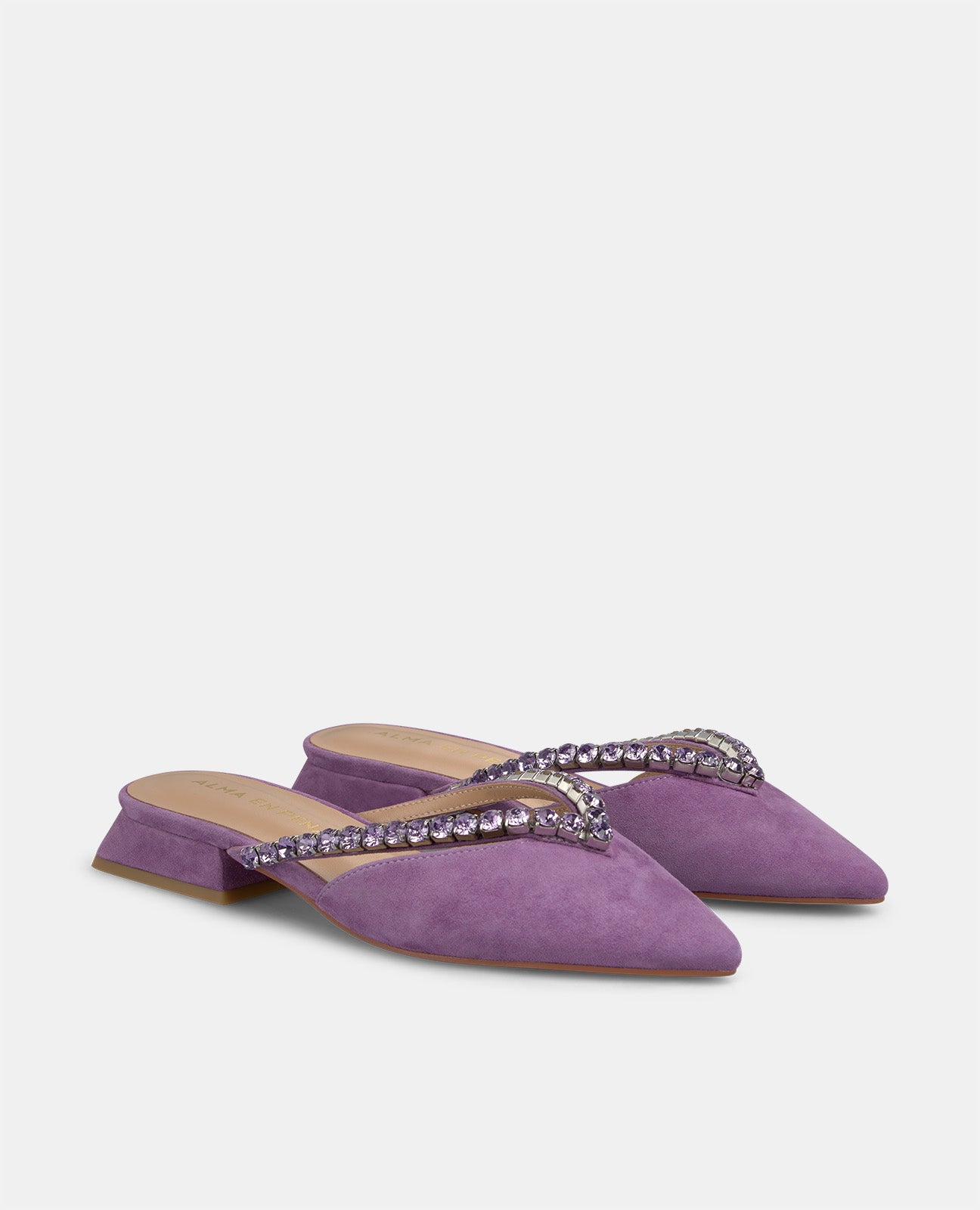 FLAT SHOE WITH STRAPS